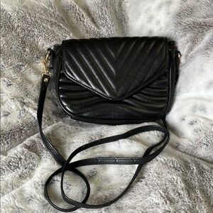 Urban Expressions Black Quilted Crossbody Bag